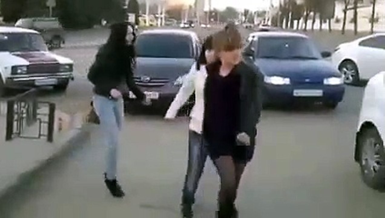 Rus Kızları Türk Erkeği İçin Birbirine Girdi