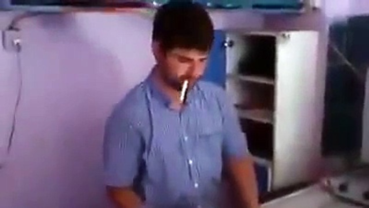 Çaycının Sigarası Patlarsa   Komik Videolar   İlginç Videolar