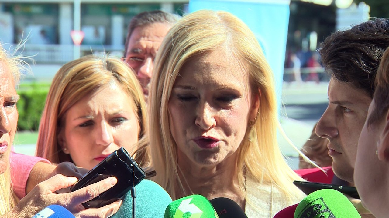 Cifuentes espera solución "lo antes posible" a huelga en el Prat
