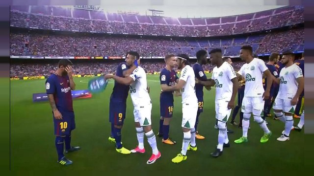 Jogadores desaparecidos do Chapecoense homenageados em Barcelona
