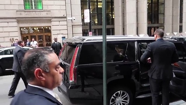 Jennifer Lopez Steals The Spotlight In Cleavage-Bearing Gown