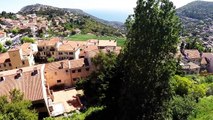 Vidéo aérienne d'un village en Turbie filmé par un drone