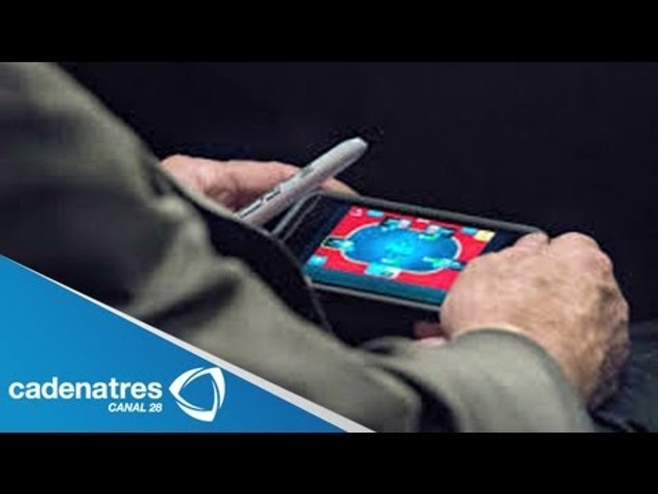 John McCain juega poker en pleno debate sobre i...