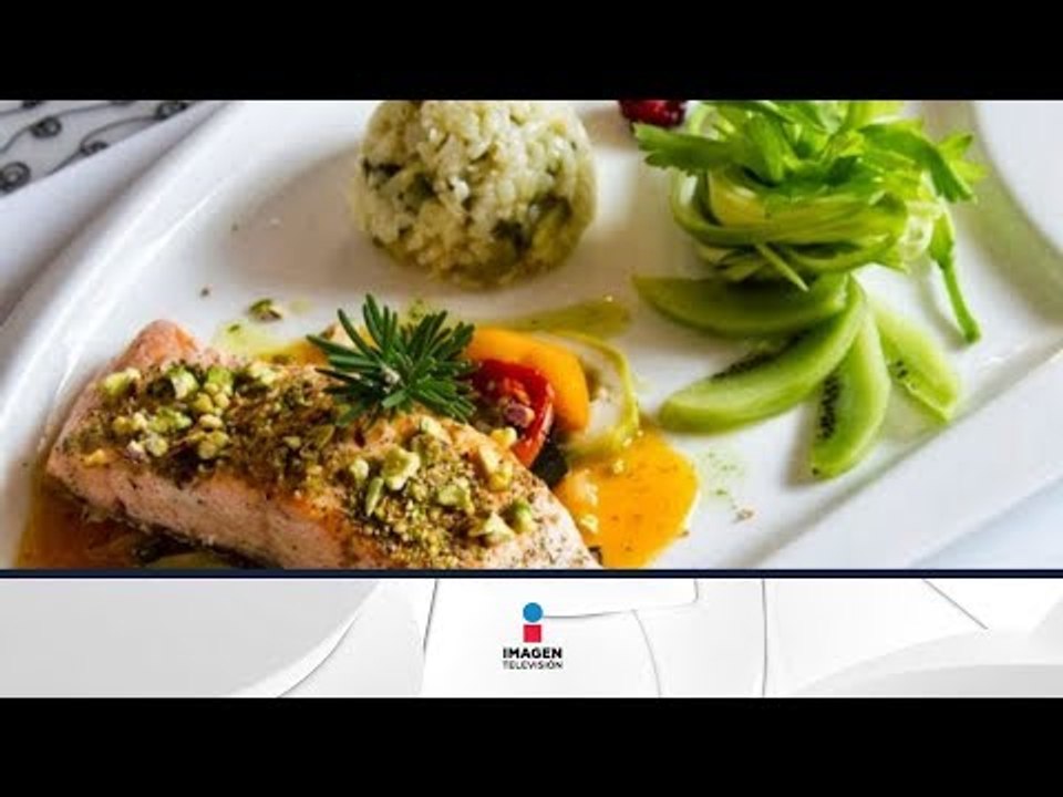 Pescado con costra de pistaches con yogurt/  Re...