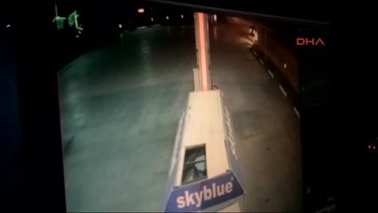 Bursa Otomobil Akaryakıt İstasyonuna Daldı; 4 Yaralı