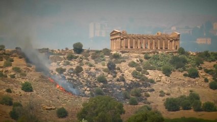Fire threatens UNESCO site on Sicily