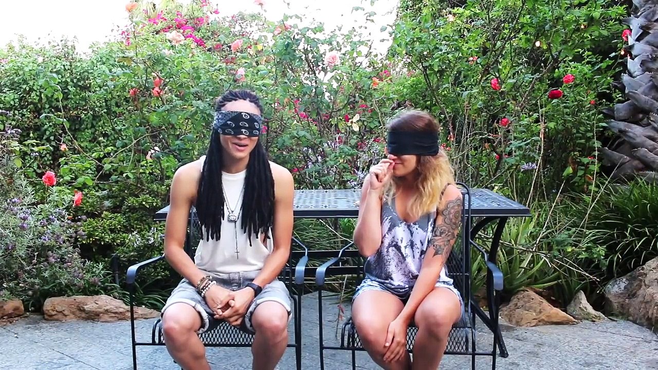 Kissing Challenge w/Arielle Scarcella, Ari Fitz, Bria & Chrissy, ElloSteph & FoxyHotMess