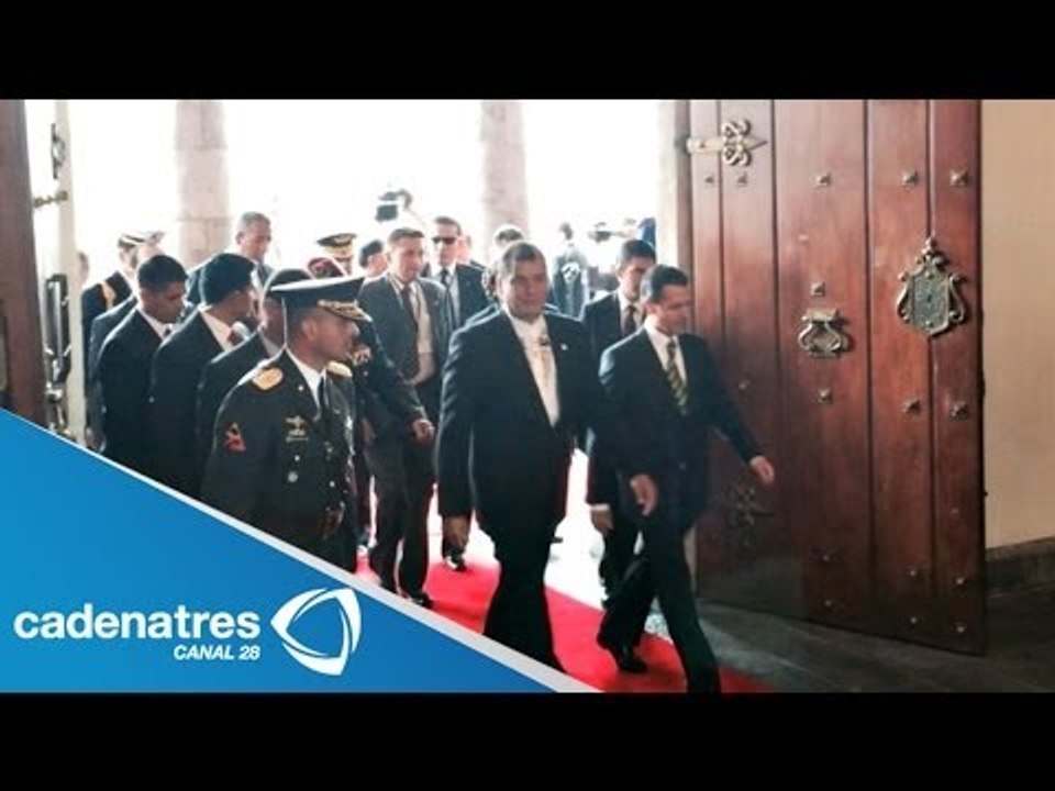 Peña Nieto es recibido en Palacio Corondelet por Rafael Correa en Ecuador