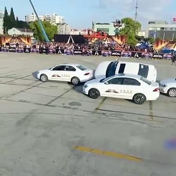 Most dangerous Car Stunt royalty Shwo खतरनाक कार स्टंट गेम चाइना मोस्ट डेंजरस कार स्टंट 2017