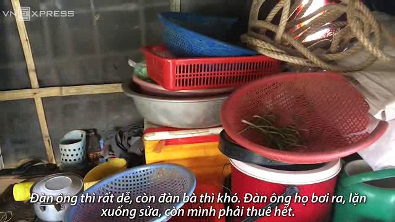 Người phụ nữ 17 năm cất vó mưu sinh trên sông Nhật Lệ