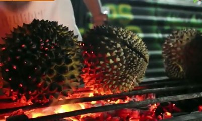 Nyam... Nikmatnya Sajian Unik Durian Bakar