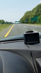 Etats-Unis: Un avion de tourisme se pose sur la grand route devant un conducteur halluciné.