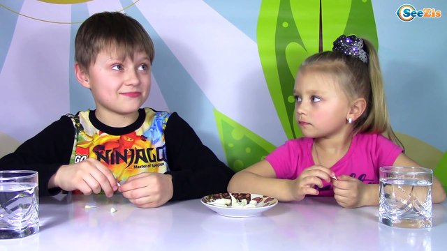 Челленж: попробуй не заплачь не скривись и не запей еду! Видео для детей Игры