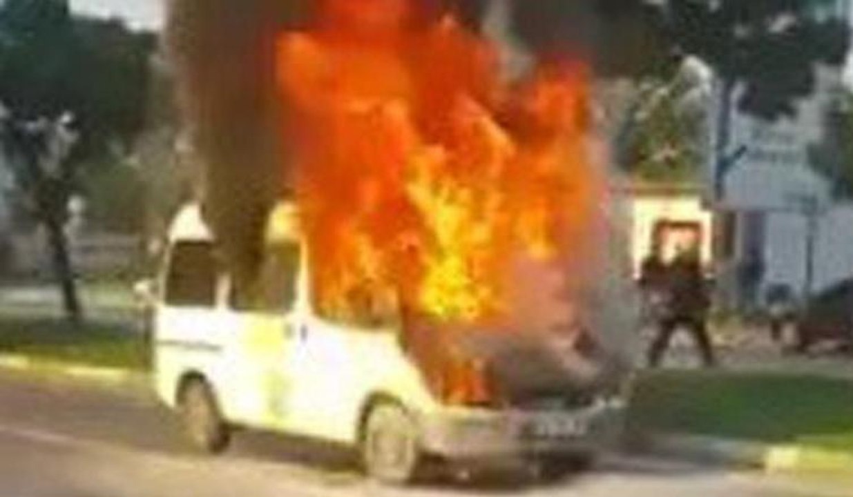 Sürücü canını zor kurtardı