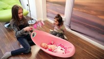 Bébé bain les couleurs poupée Emilie Apprendre temps équipe Tube de gomme de silicone