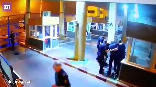 Spanish border guard breaks leg trying to stop migrants