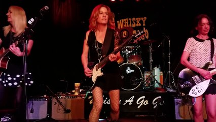 The Bangles Walk Like an Egyptian (Whisky A Go Go in Hollywood, CA 12/9/2016)
