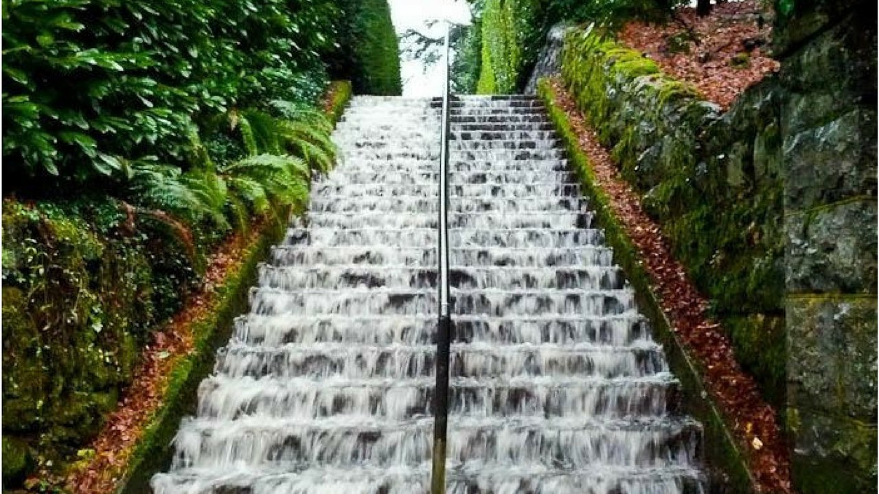 Belle cascade dans l'escalier!!