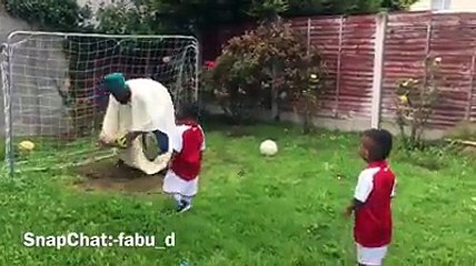 QUAND UN PARENTS AFRICAIN APPREND QUE LE TRANSFERT DE NEYMAR COÛTE 222 MILLIONS D'EUROS REGARDÉ SA RÉACTION