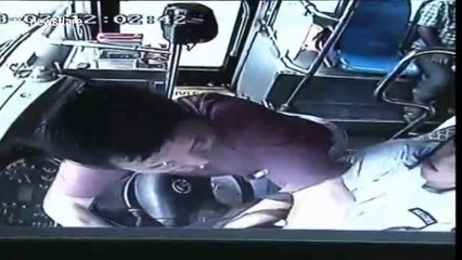 Passenger hits bus driver after she refuses to open the doors