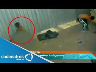 Impresionantes imágenes del maltrato a inmigrantes árabes (VIDEO)