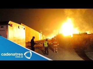 Continua en Acolman el incendio en el ducto de Pemex
