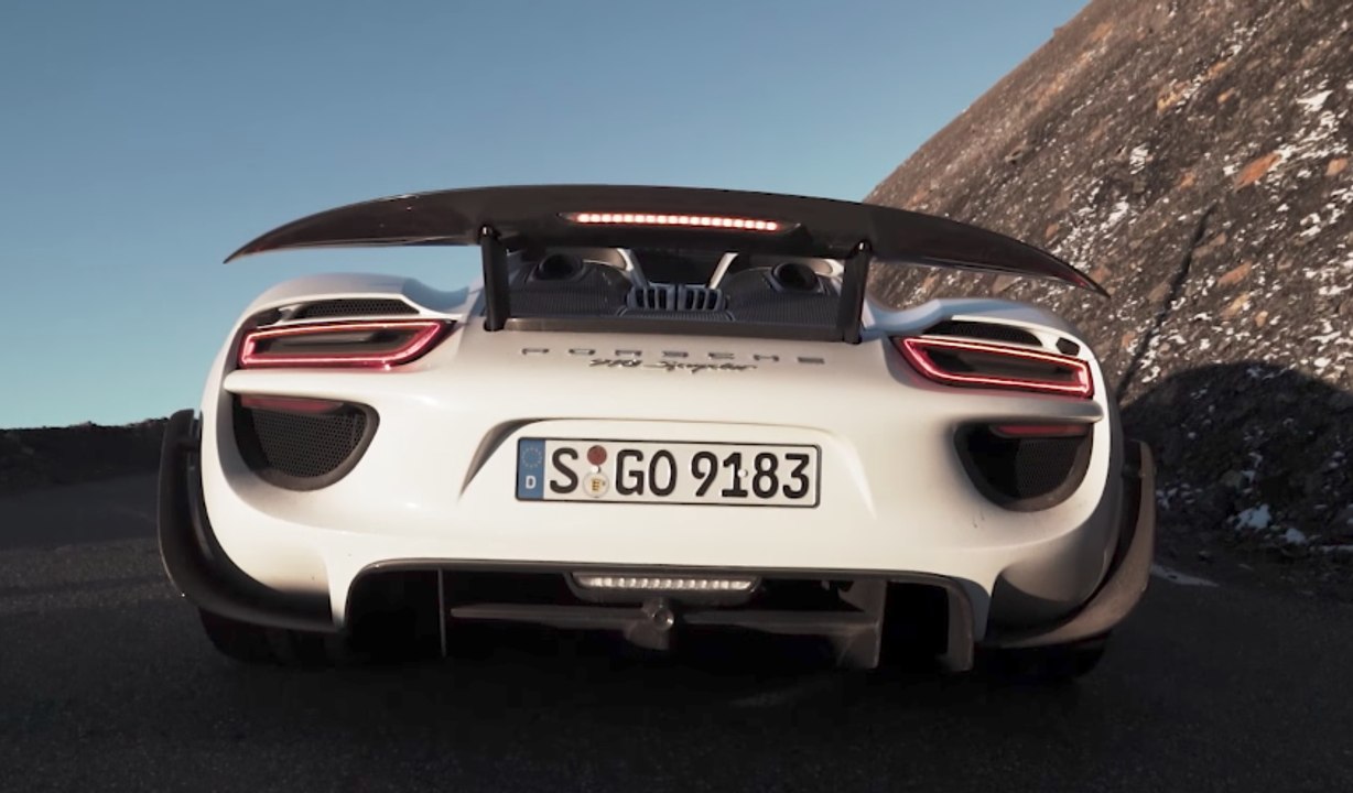 VÍDEO: ¡Ponte a soñar! 19 Porsche 918 Spyder por 25 puertos en Los Alpes