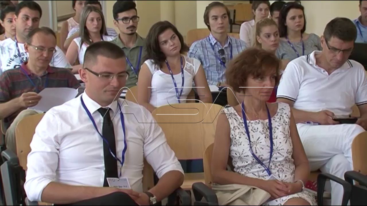 Експерти: Владата да се фокусира на економијата