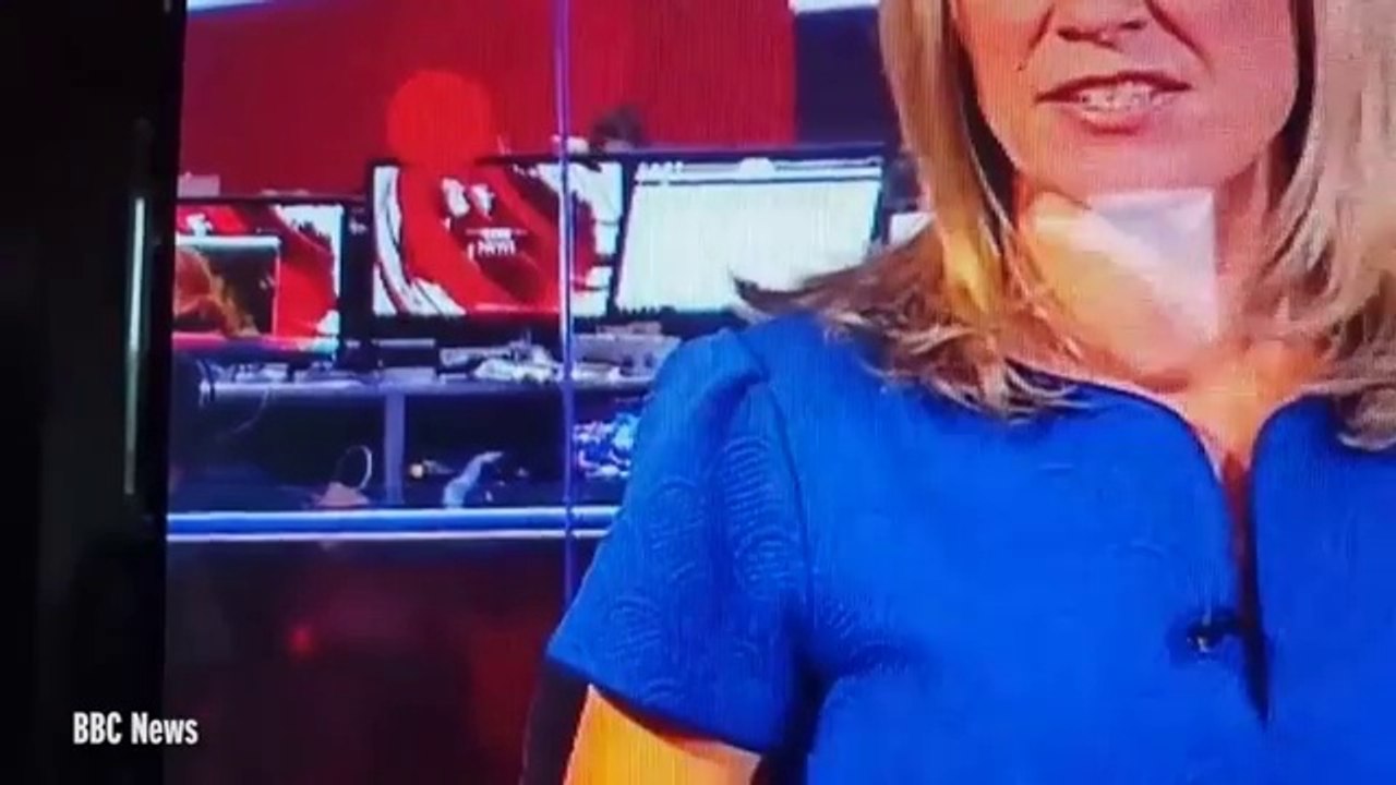 Fail moment During BBC's Live News