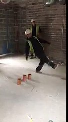 Comment se casser ( ou presque ) le pied via une blague