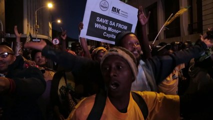 Zuma comemora vitória no Parlamento