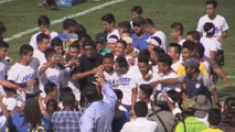Ronaldinho alienta a los niños salvadoreños a perseguir sus sueños