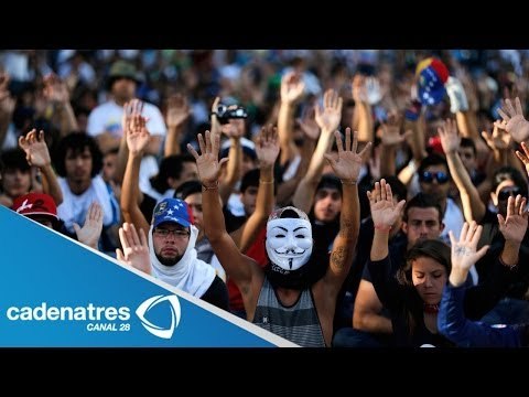 Protestas contra Nicolás Maduro ponen en vilo a Venezuela; líder opositor se entrega a la justicia