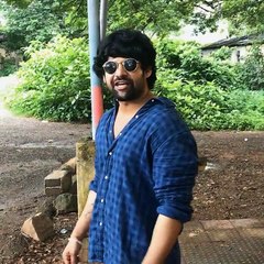 Taxi drivers at railway stations - 2 Foreigners In Bollywood