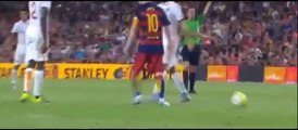 Messi groped, strangled Roma player Barca 3-0 vi-Messi húc đầu, bóp cổ cầu thủ Roma ở trận Barca thắng 3-0 trước As Roma
