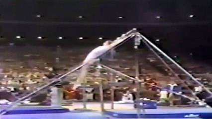 Nadia Comaneci vs Simone Biles (part 1 Uneven Bars)