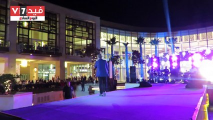 بالفيديو.. هشام عباس يغنى "قدامه" لايف