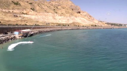 Van Gölü'nde "Kablolu Su Kayağı" Heyecanı
