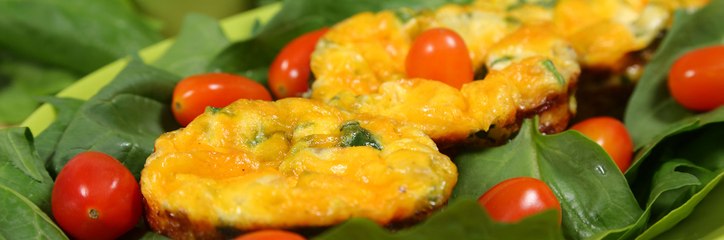 مافن البيض بالسبانخ والجبنة للإفطار صحي .. الطريقة بالفيديو