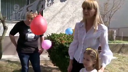 Krv nije voda - Voajer uznemirava novu susjedu - 011