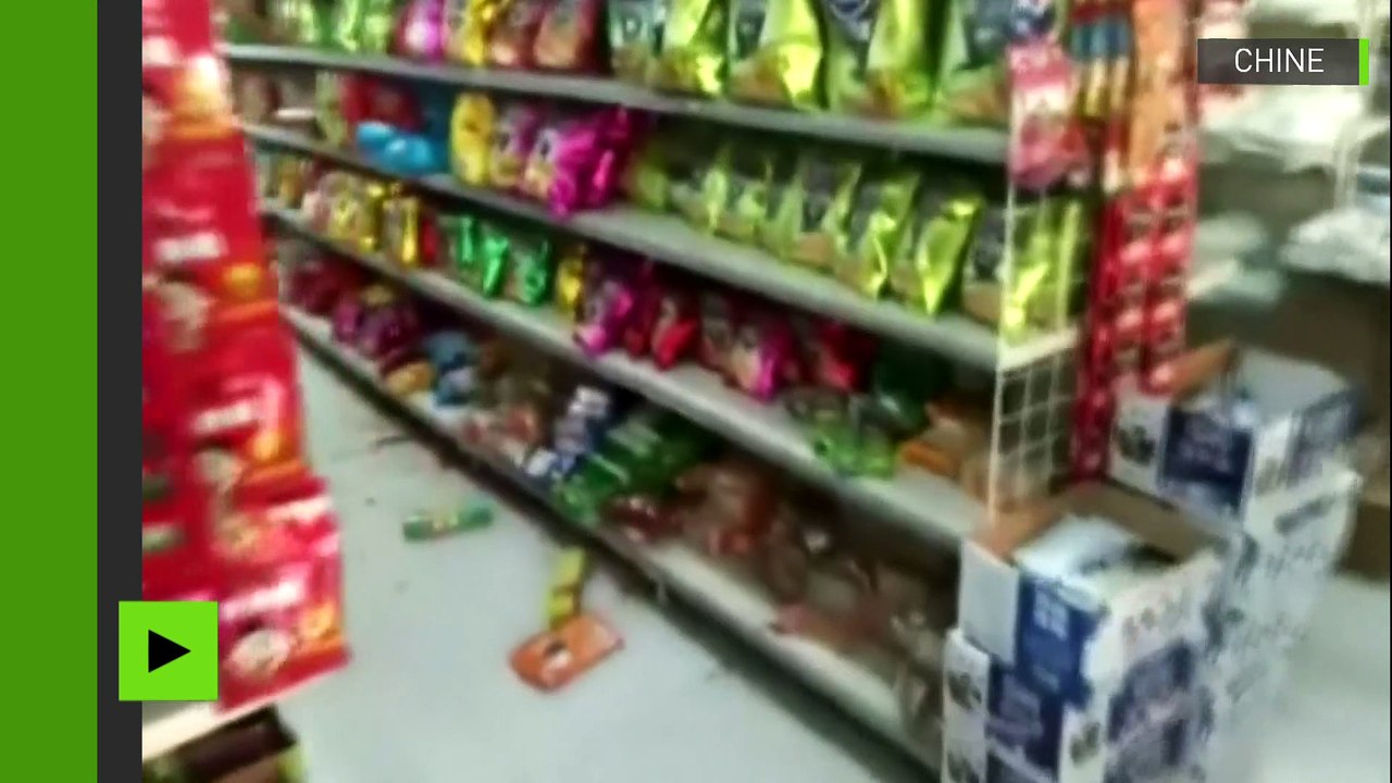 Les images impressionnantes du séisme en Chine, filmé par des témoins et des caméras de surveillance