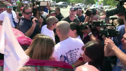 الجندي الاسرائيلي المدان بالاجهاز على فلسطيني جريح يدخل السجن