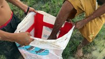 How To Make Deep Hole Eel Trap By Using Rice Bag, Plastic Chair, Brick For Catching A Lot Of Eels (1)