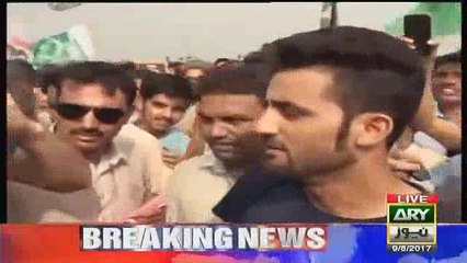 PML-N Workers for Abusing in Live Transmission