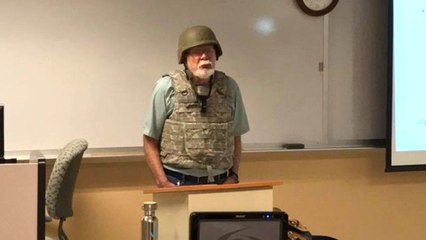 Profesör "Can Güvenliğim Yok" Dedi, Miğfer ve Çelik Yelekle Derse Girdi