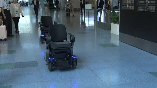 Cadeiras de rodas automáticas no aeroporto de Tóquio