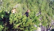 Cet homme fou réalise un plongeoir d'une falaise de 28m de hauteur !