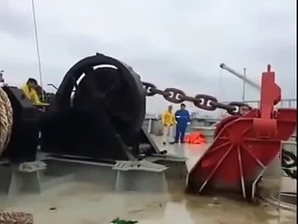 Anchor caught on a submarine or a fish!).Якорь зацепился за подводную лодку или рыбину!)