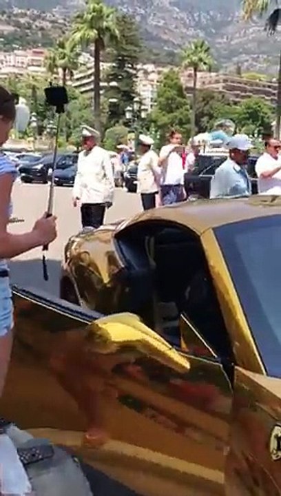 الامير خالد بن سعود فى نيس يمتطي سيارة من الذهب الخالص