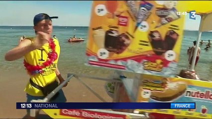 Job d'été : à la rencontre de Louison, 17 ans, vendeur de beignets sur une plage du Var